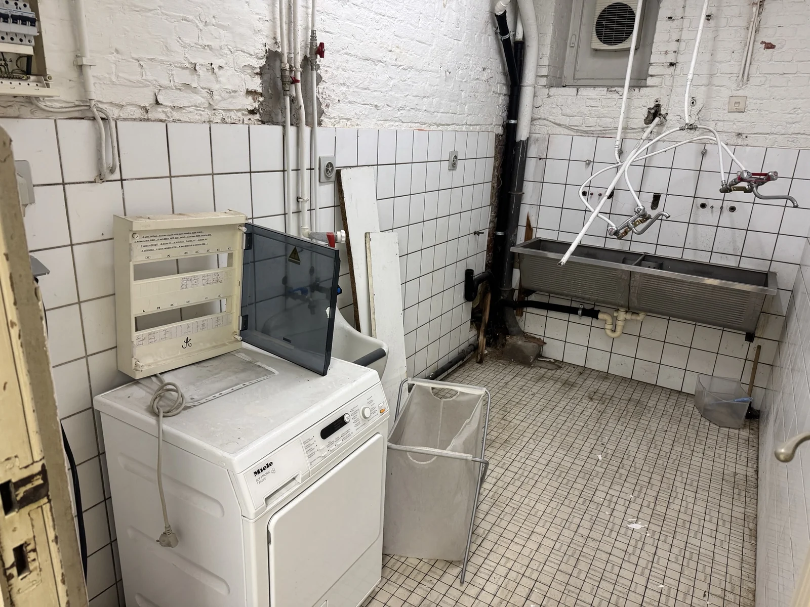Geregistreerde kelderruimte binnen de publieke waterdichtingscase in Brussel