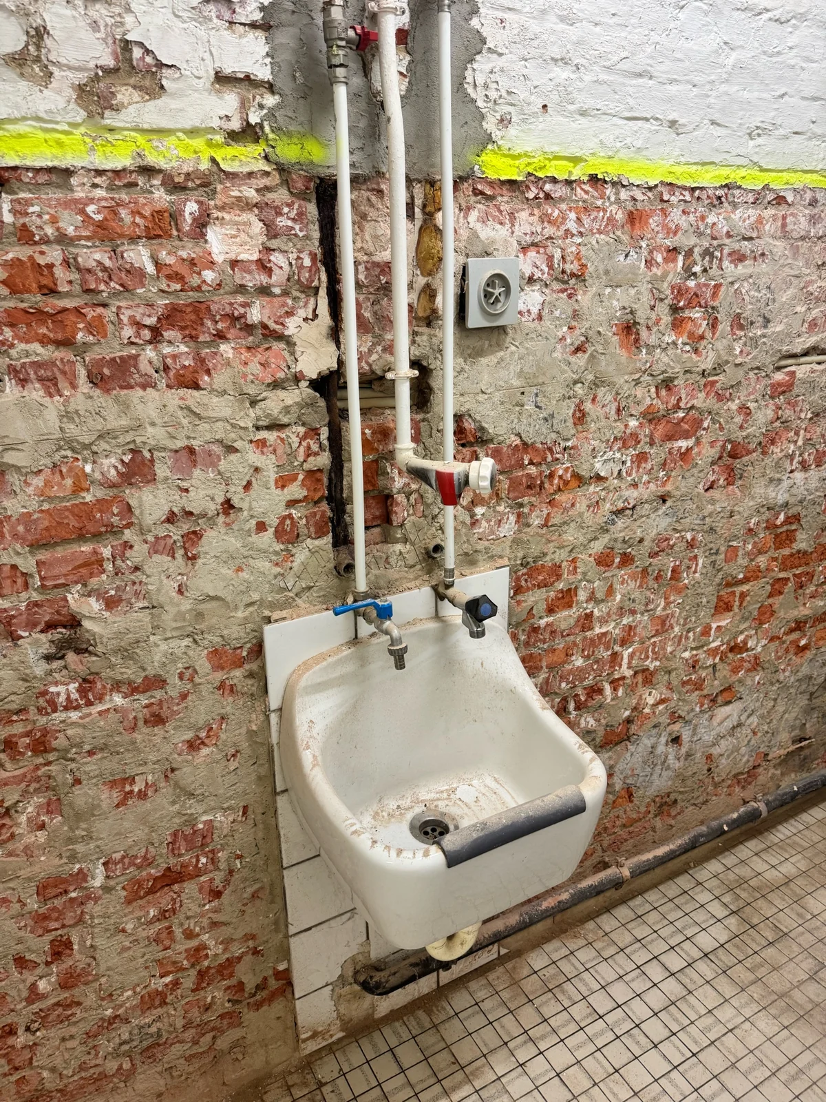 Detailbeeld van een wandzone in de geselecteerde kelderprojectregistratie